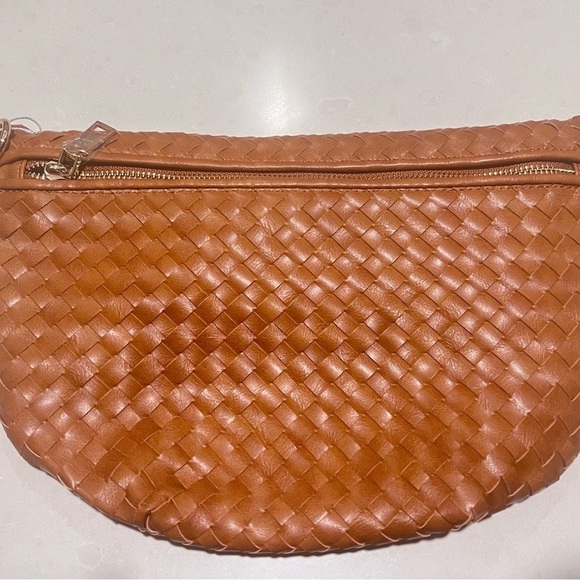 Pretty simple tan woven bum bag belt bag new with tags - Picture 4 of 4